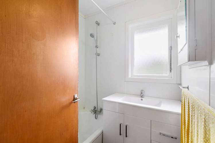 19 Vodanovich Road Te Atatu South_8