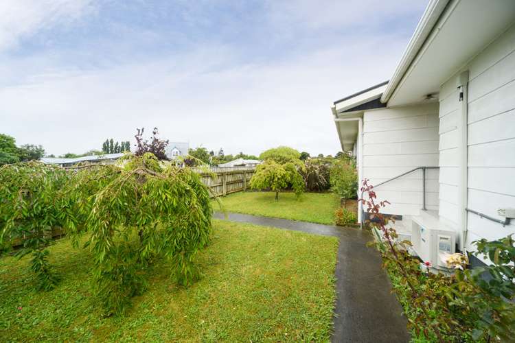 29 Ferndale Place Feilding_23