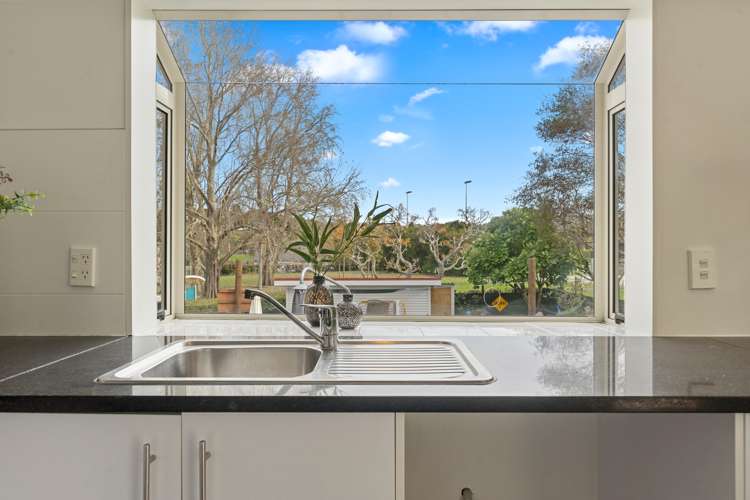 2/142 Archers Road Glenfield_11