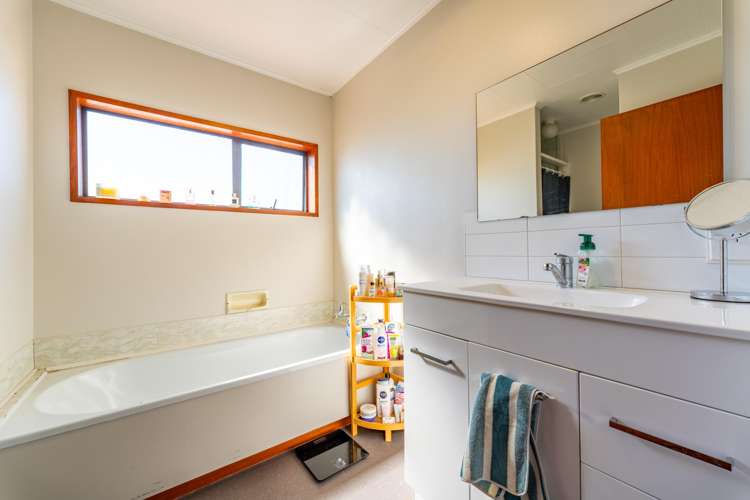 2/10 Miro Street Glenwood_12