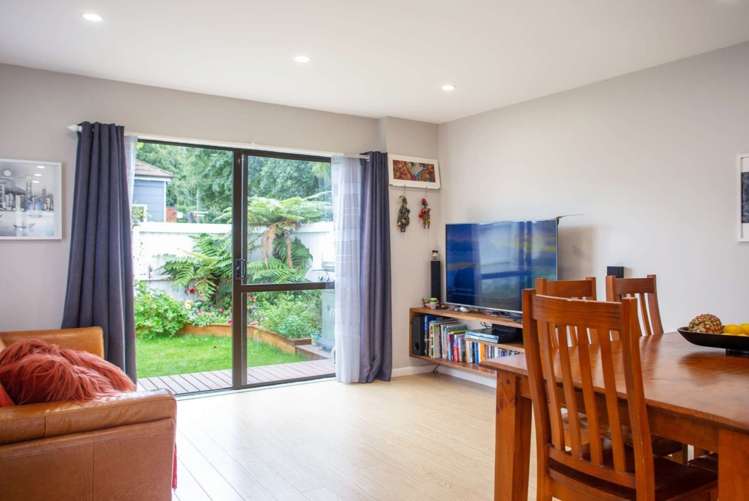 2/96 Poulson Street 1380_2