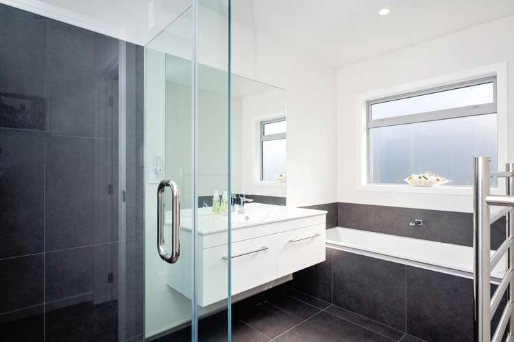 8 Mckay Close Frimley_12