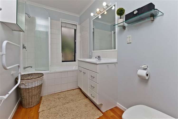 11 Rakau Views Orewa_13