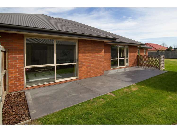 22 Parkside Crescent Northwood_13