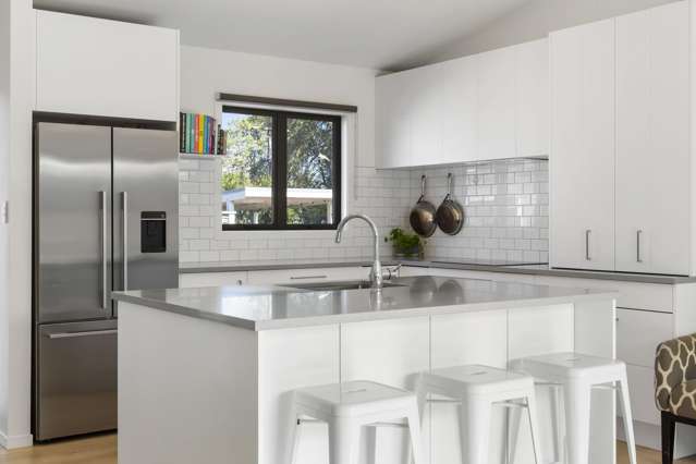 2/10 Ewen Alison Avenue Devonport_1