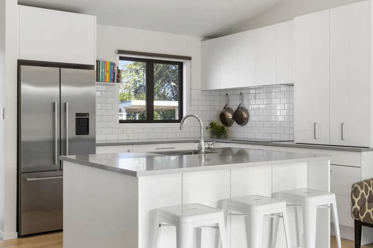 2/10 Ewen Alison Avenue Devonport_1