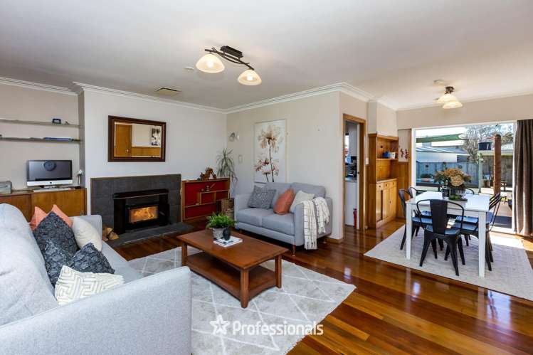 8 Coates Grove Silverstream_1