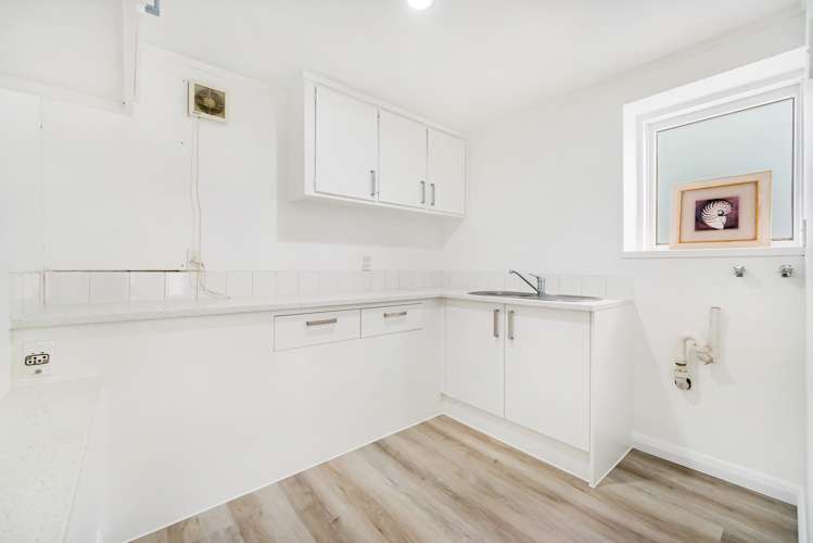 13 Bond Crescent Forrest Hill_24