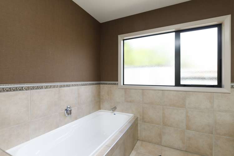 74 Summerhill Drive Fitzherbert_17