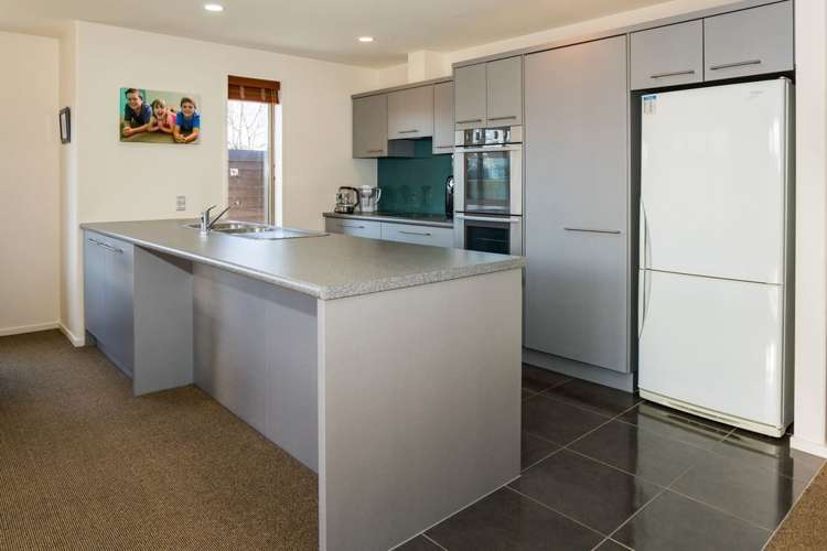 11 Tatahi Street Parklands_1