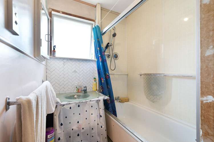 107 Captain Scott Road Glen Eden_16