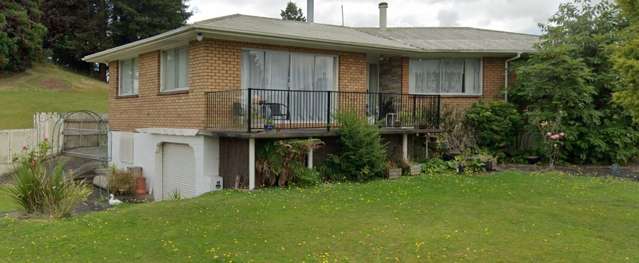 Comfortable Family Living with Large Section