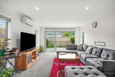 12 Ronalds Way_1