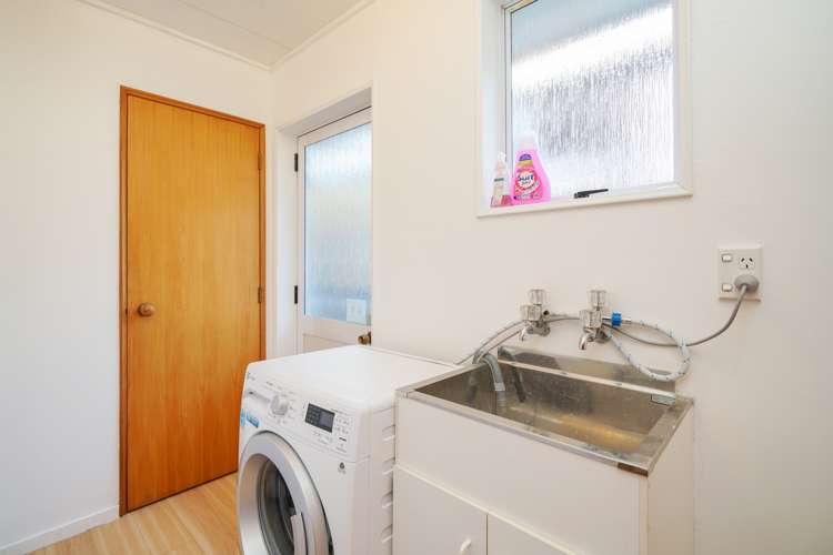 169 Queens Drive Richmond_13