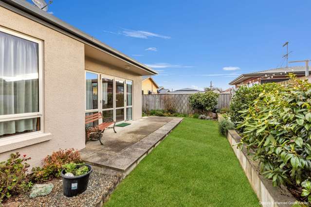 SPACIOUS TOWNHOUSE CLOSE TO TOWN