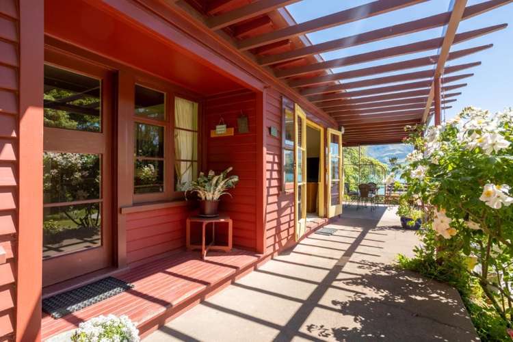 281 Beach Road Akaroa_9