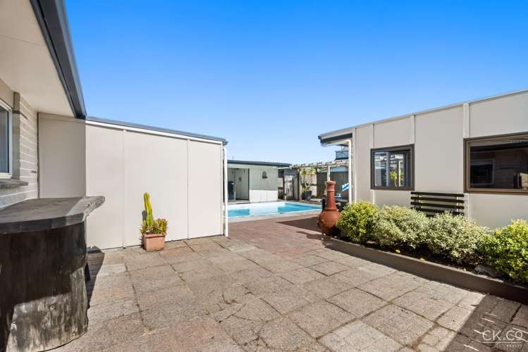 91 California Drive Totara Park_20