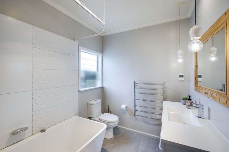 1214 Willowpark Road North Mayfair_10