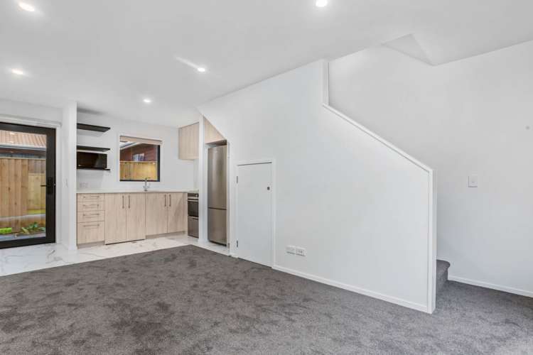 9/22 Yeovil Road Te Atatu Peninsula_3