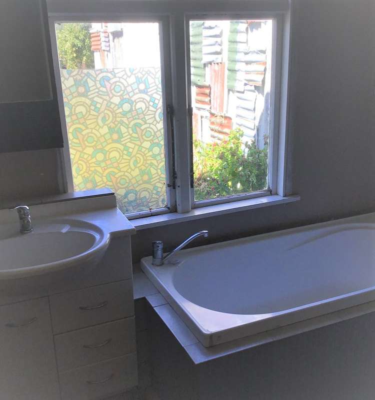 657 Domett Road Domett_8