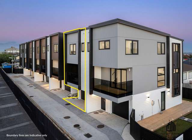Freehold, Spacious & Stylish