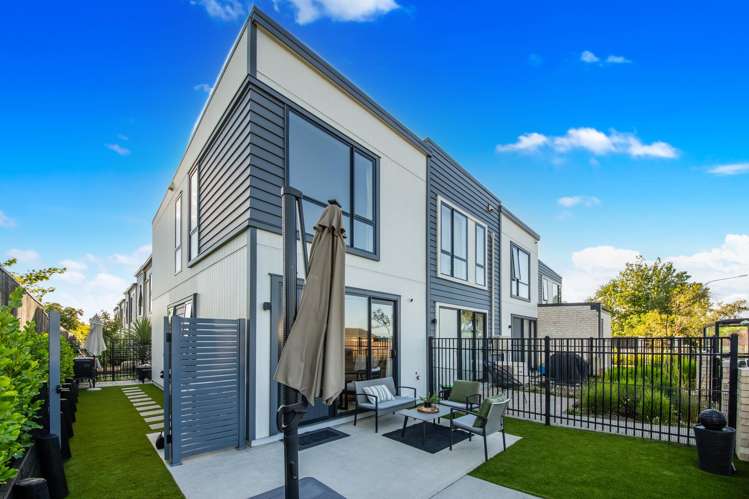 8 Patariki Way Beach Haven_11