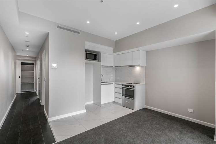1105/47 Beach Road City Centre_4