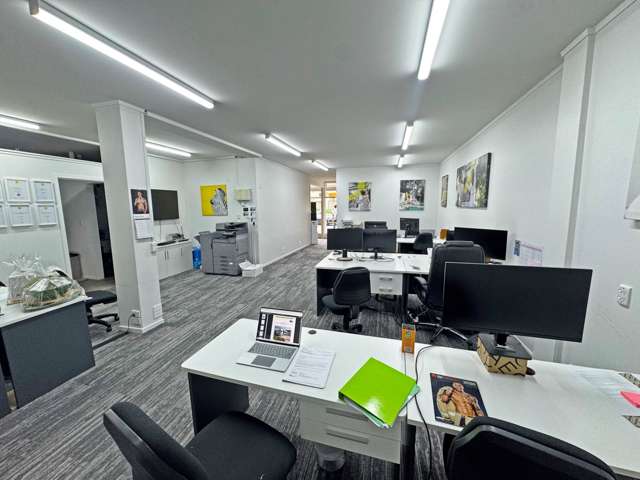 Unit B/358 Beach Road Mairangi Bay_1