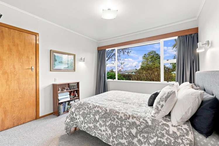 5 Eaton Crescent Otamatea_11
