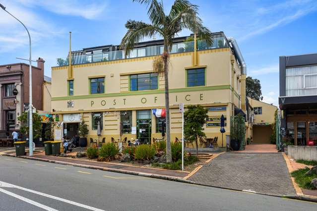 Art Deco elegance in the heart of Devonport