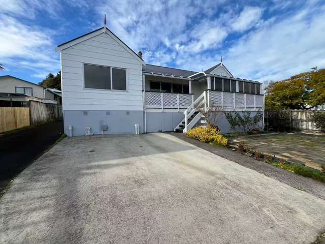 Spacious Family Home in Bucklands Beach