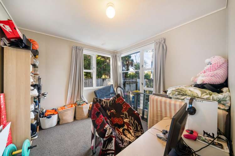 42 Cobham Crescent Kelston_11