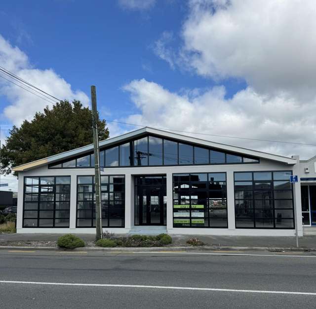 High profile showroom in Sydenham