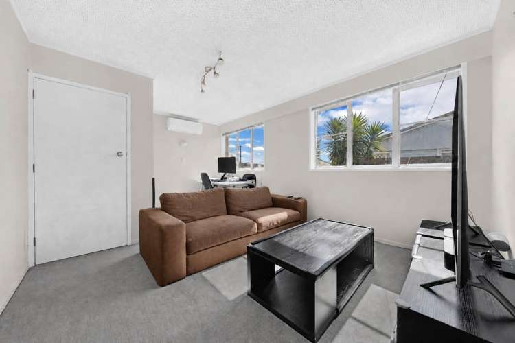 8 Goad Crescent Hillsborough_18