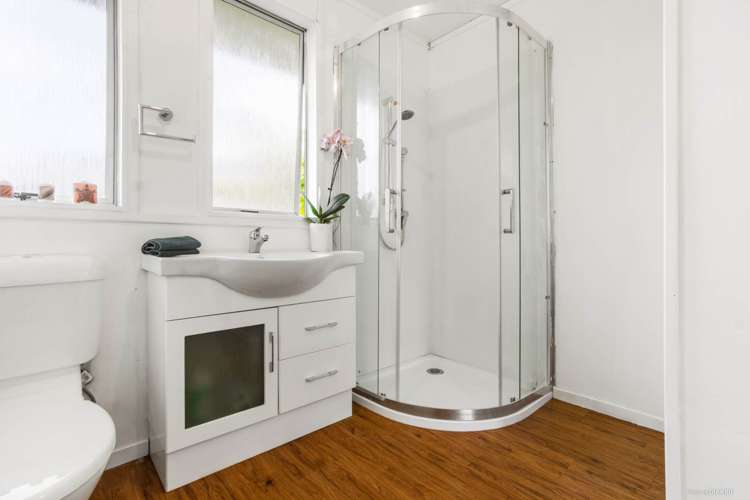 2/73a Flanshaw Road Te Atatu South_9