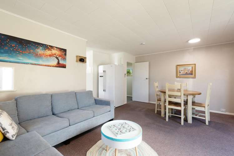 1/19 Yarrow Place Papakowhai_9