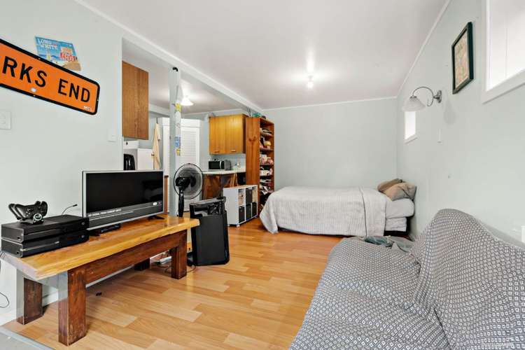 56 Fairmount Road Titirangi_13