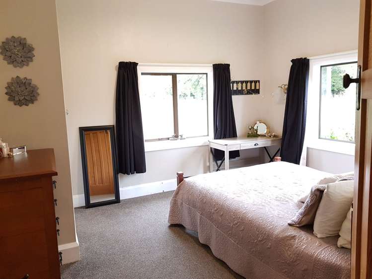 1015 Queen Street East Levin_7