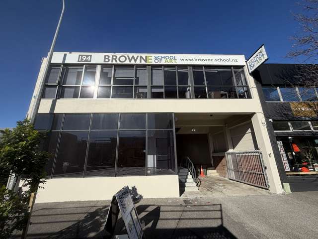 Showroom/Retail on Great North Road