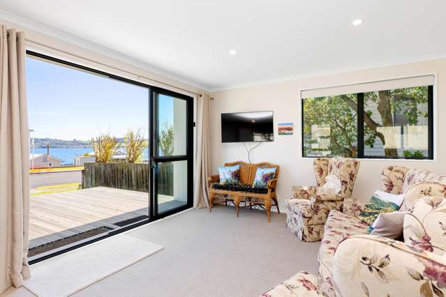 1/202 Lake Terrace Waipahihi_3