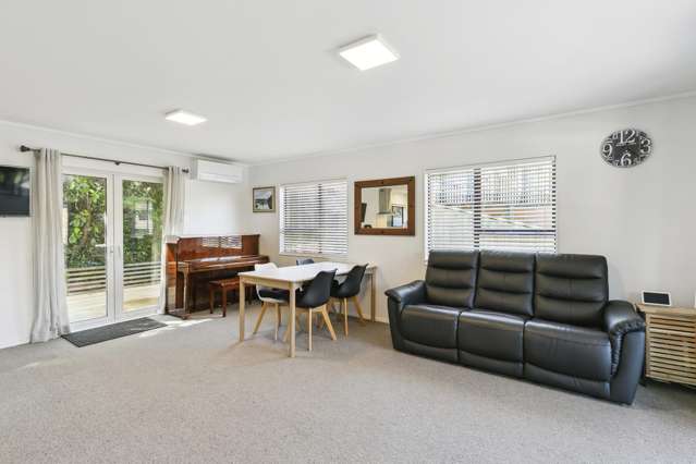 LOVELY 4 BEDROOM HOME IN KARORI