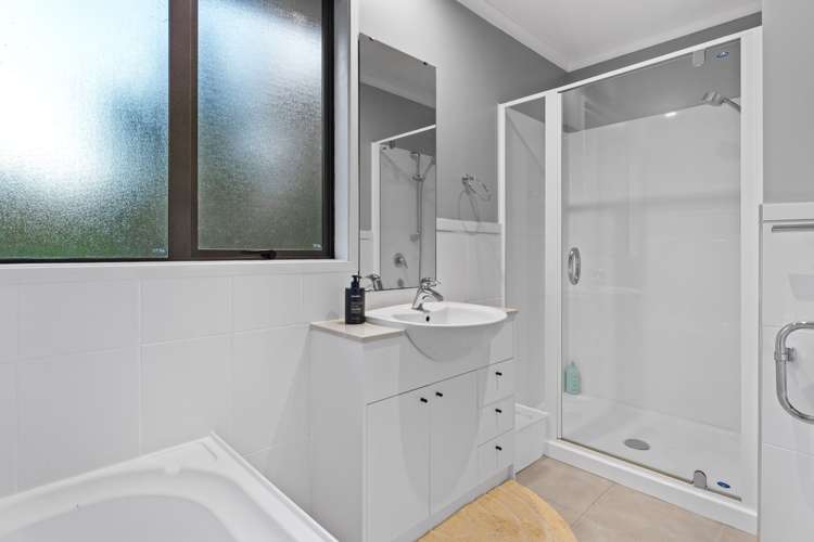 215 Kyle Road Greenhithe_11