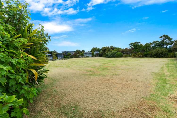8 & 10 Edgewater Place Matapouri_9