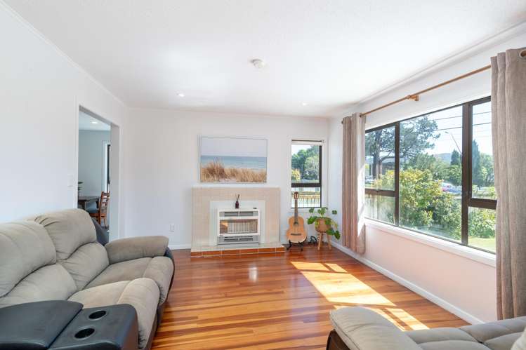 37 Wainuiomata Road Wainuiomata_6