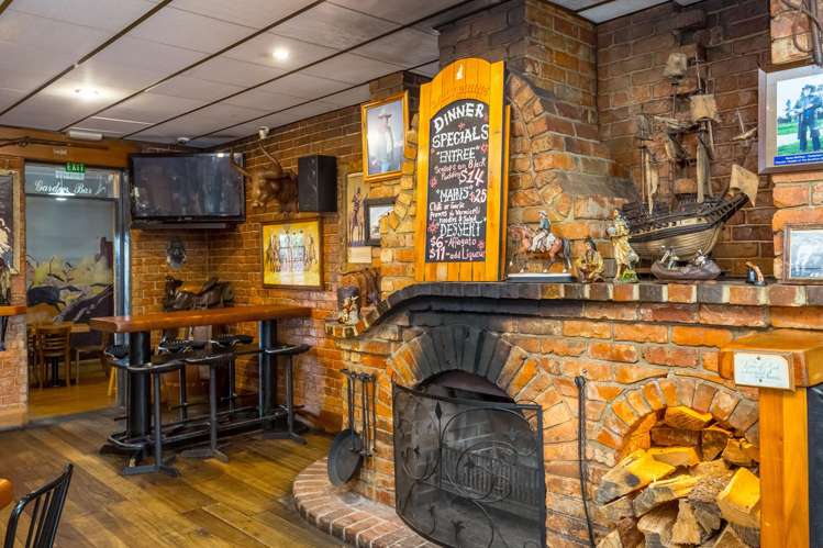 20 Memorial Square Carterton_16