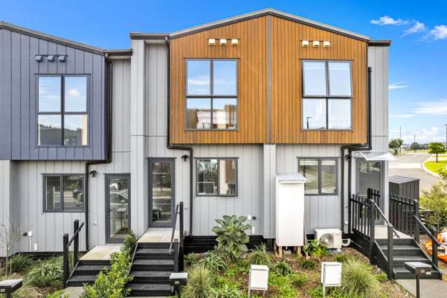 Stylish Townhouse in Totara Park!