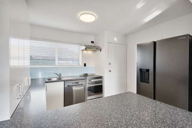 80 Lowry Avenue Redwood_4