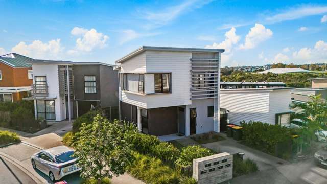 $50K price reduction to $999K!