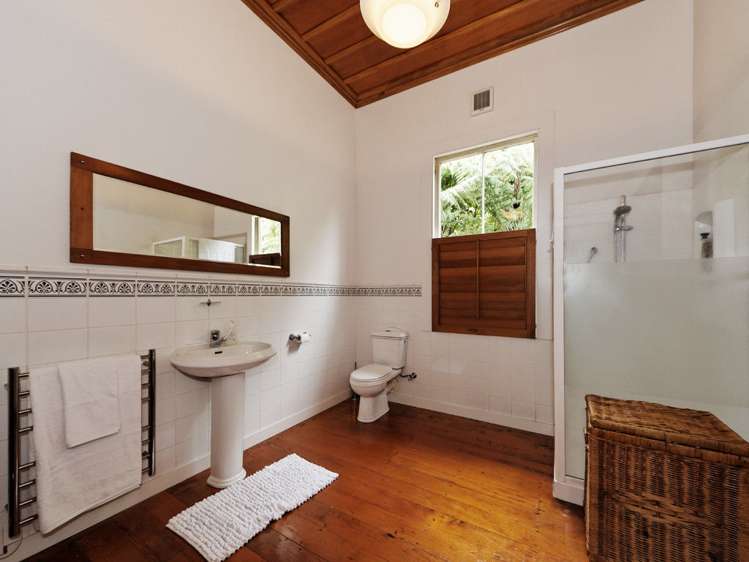 54 Upland Road Huia_13