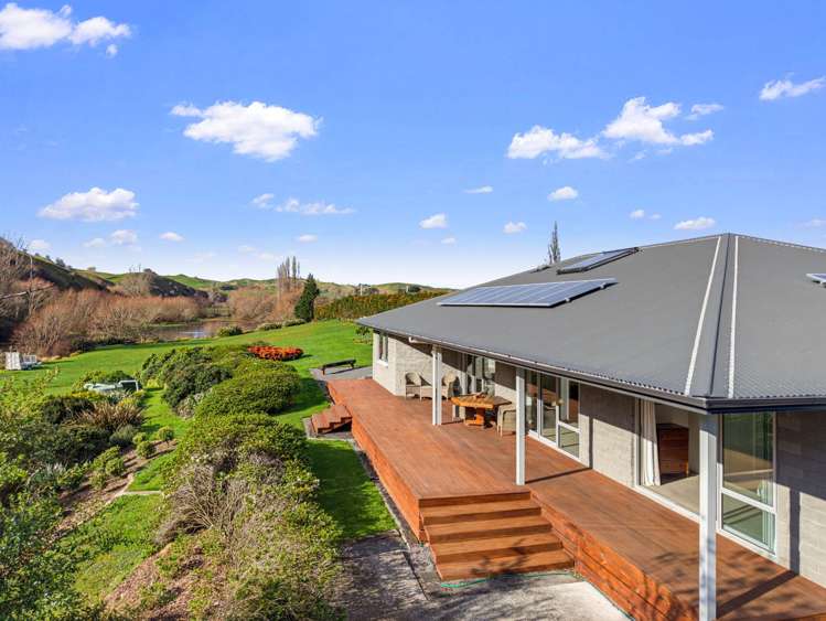 1127 Pourerere Road Omakere_31